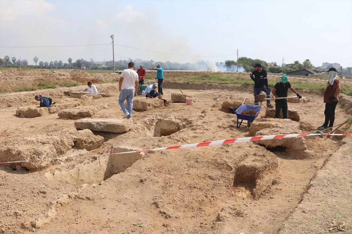 Aigeai Antik Kenti'nde Birçok Eser Ve Mezar Gün Yüzüne Çıkarıldı (3)