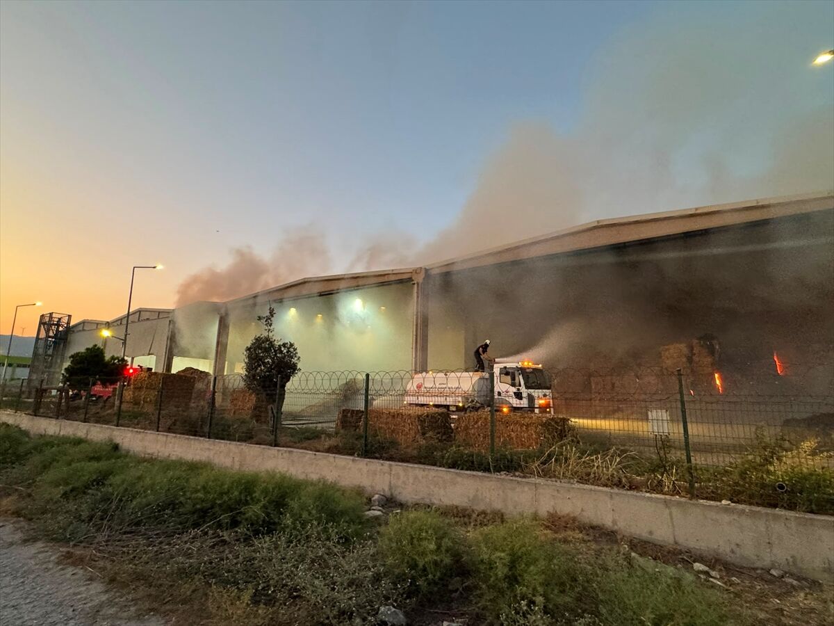 Aydın'da Fabrika Yangını Çıktı Ekiplerin Müdahalesi Sürüyor (2)