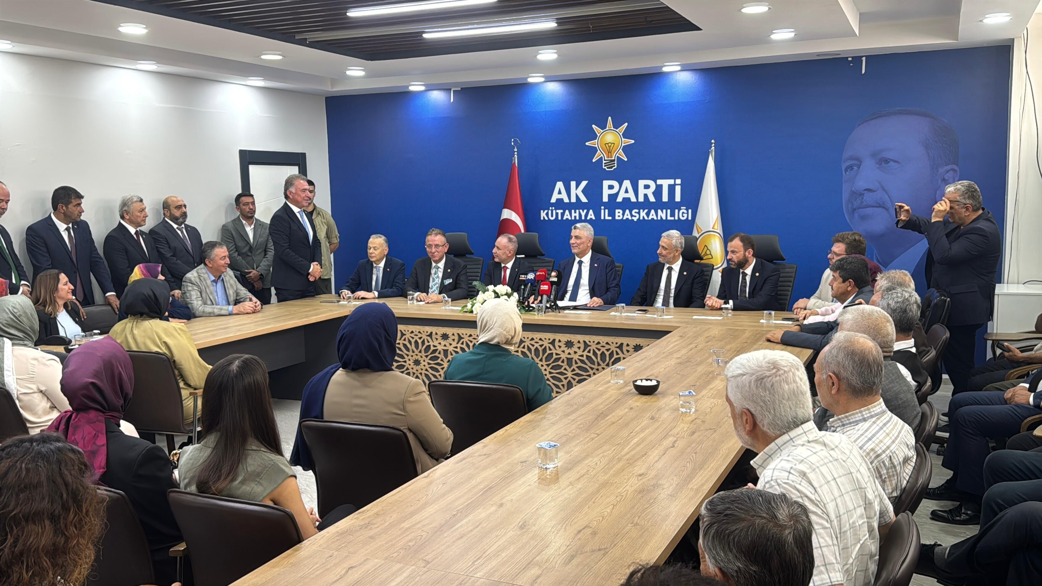 Bakan Bolat, Kütahya’da Ak Parti’de Konuştu (2)-1