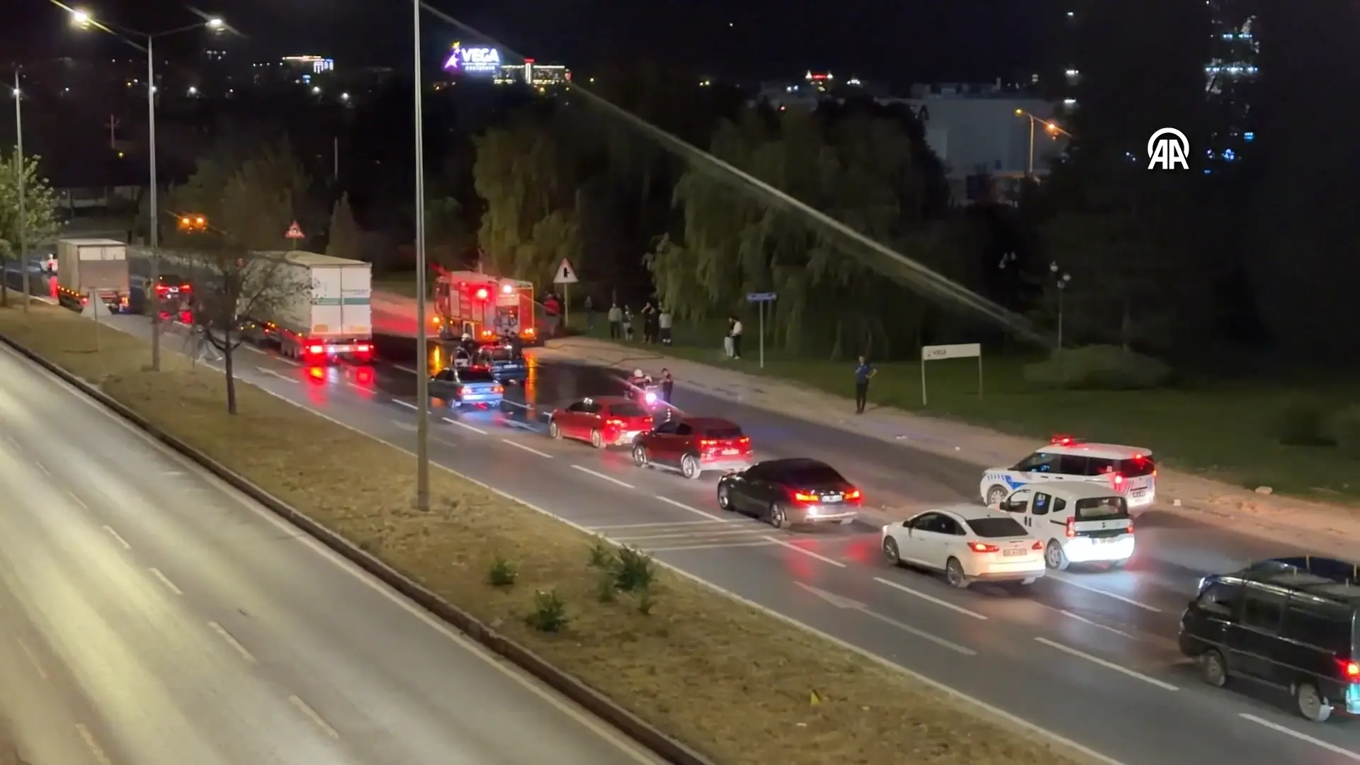 Eskişehir'de Seyir Halindeki Otomobil Alev Aldı Sürücü Yaralandı (4)