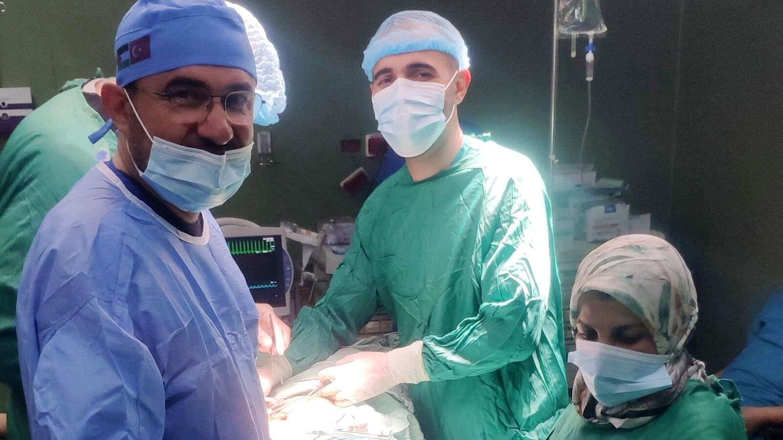 Gazze’de Doktorluk Yapan Kütahyalı Prof. Dr. Uygun Saldırıların Gölgesinde Umudu Uçuruyorlar (2)-1