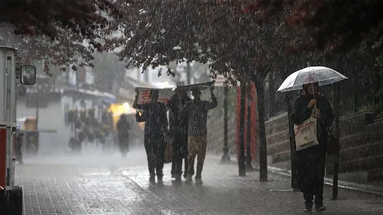 Kavurucu Sıcaklar Sürüyor, Bazı Bölgelerde Yağış Bekleniyor