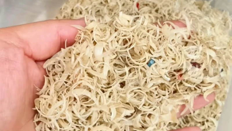 Kestiği Tırnakları Biriktirdi, Ticarete Çevirdi Kiloyla Satıyor