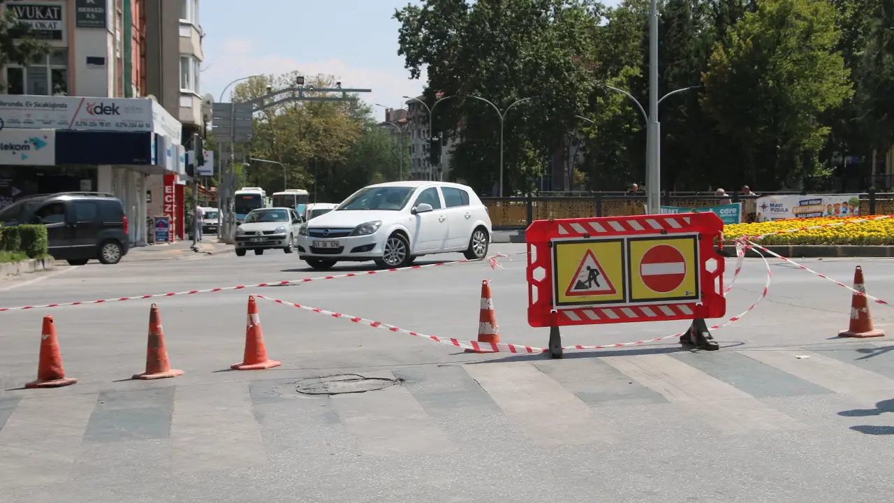 Kütahya Adnan Menderes Bulvarı Trafiğe Kapatıldı
