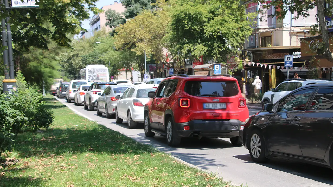 Kütahya Adnan Menderes Bulvarı Trafiğe Kapatıldı1
