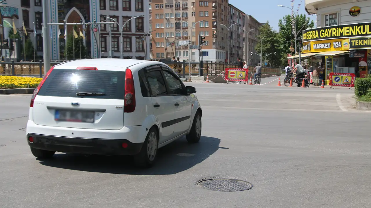 Kütahya Adnan Menderes Bulvarı Trafiğe Kapatıldı2