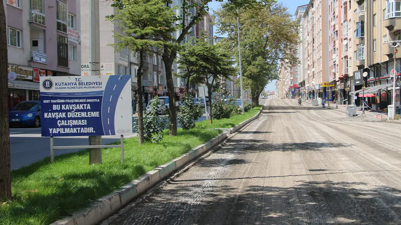 Kütahya Adnan Menderes Bulvarı trafiğe kapatıldı