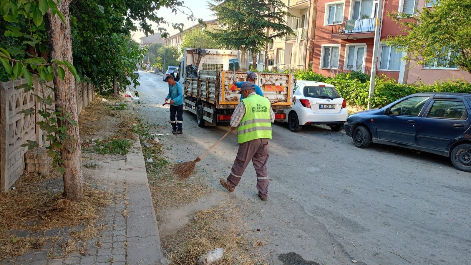 Kütahya Fatih Mahallesi’nde Ot Biçimi Ve Temizliği (1)