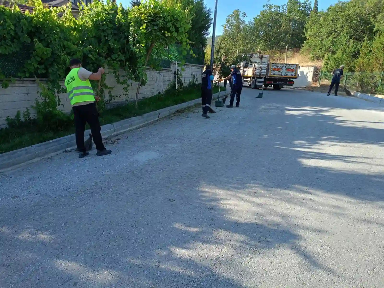 Kütahya’da 100. Yıl Mahallesi’nde Ot Temizliği 3