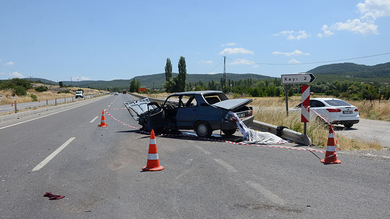 Kütahya'da 2 Otomobil Çarpıştı, Ölü Ve Yaralılar Var (2)