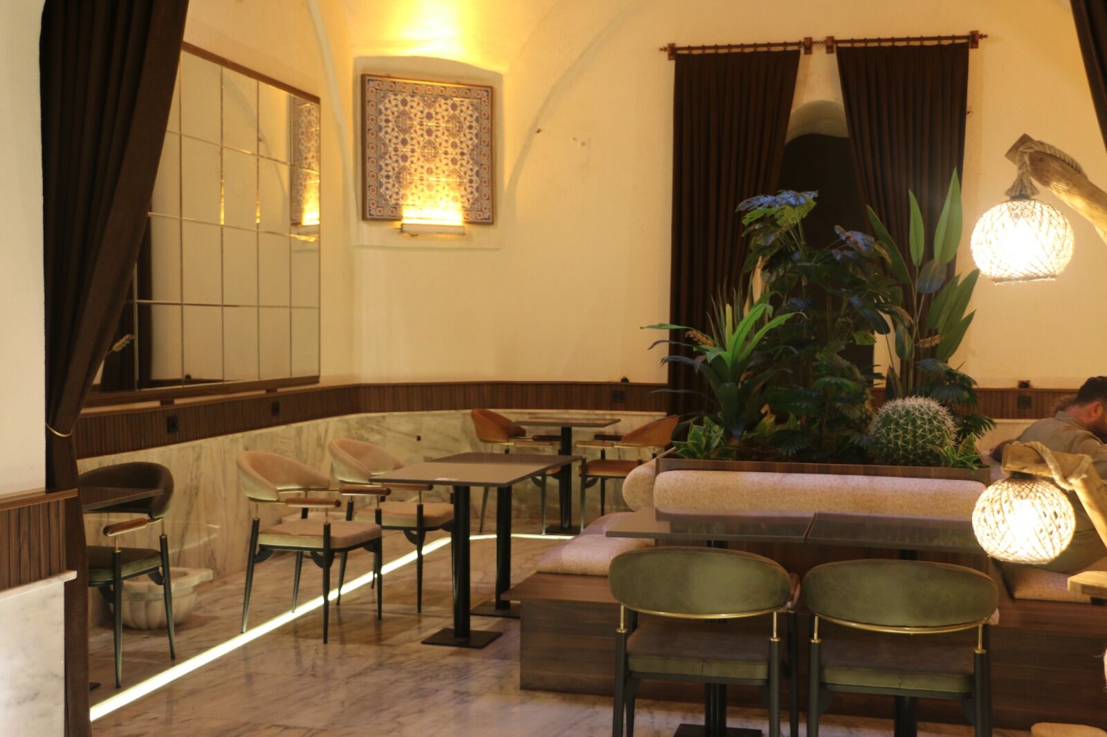 Kütahya’da 650 Yıl Terleten Hamam Şimdi Serinletiyor (3)