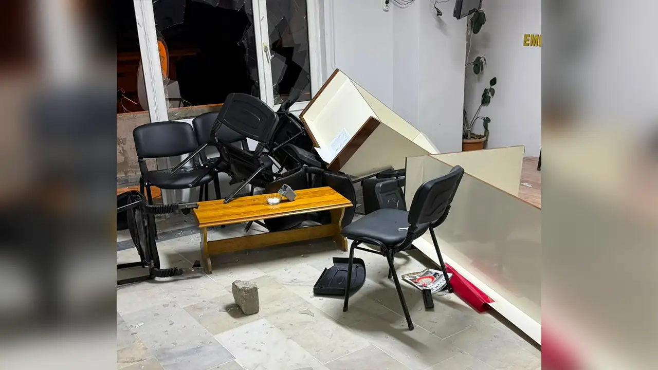 Kütahya’da Ak Parti Binasına Saldırı4