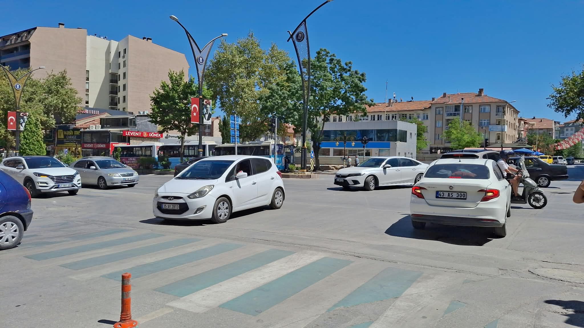 Kütahya’da Asfalt Çalışması Trafiği Durma Noktasına Getirdi (1)-2