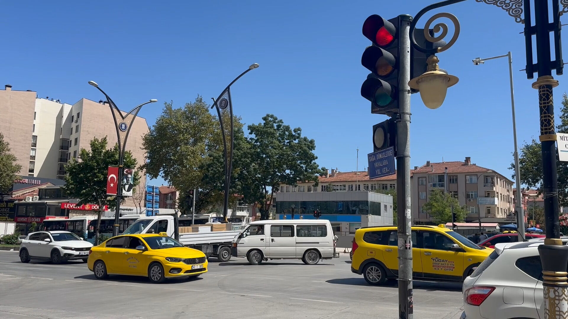 Kütahya’da Asfalt Çalışması Trafiği Durma Noktasına Getirdi (2)-1