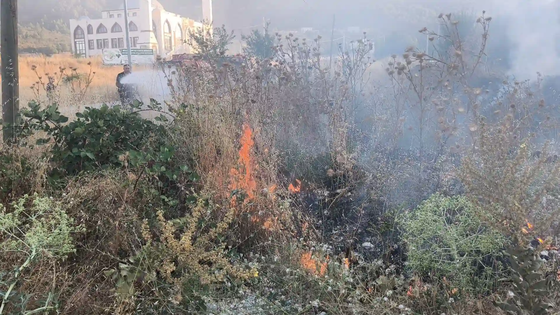 Kütahya’da Boş Arazide Ot Yangını