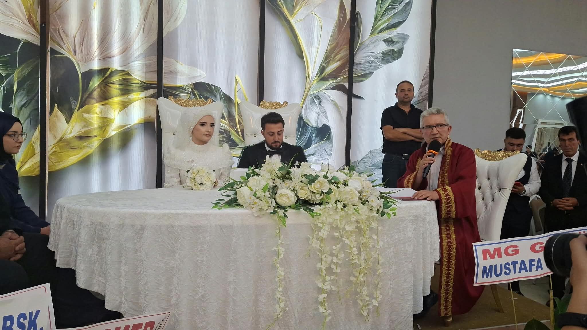 Kütahya’da Düğünde Damada “Antika” Hediye (3)
