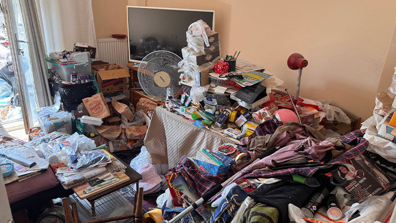 Kütahya'da Emekli Profesörün Iki Dairesi Çöp Ev Çıktı (11)
