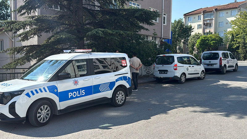 Kütahya'da Emekli Profesörün Iki Dairesi Çöp Ev Çıktı (7)