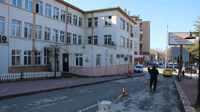 Kütahya’da Eski Hastane Ek Hizmet Binası Yıkılacak (1)