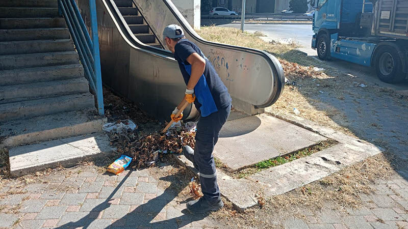 Kütahya’da Fatih Mahallesi’nde Ot Temizliği Yapıldı (2)