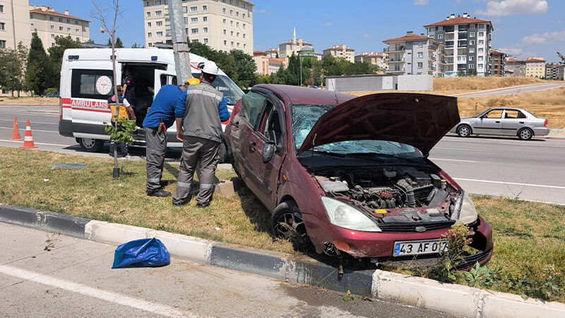 Kütahya’da Hız Ve Dikkatsizlik Kazaya Neden Oldu, 2 Yaralı (4)