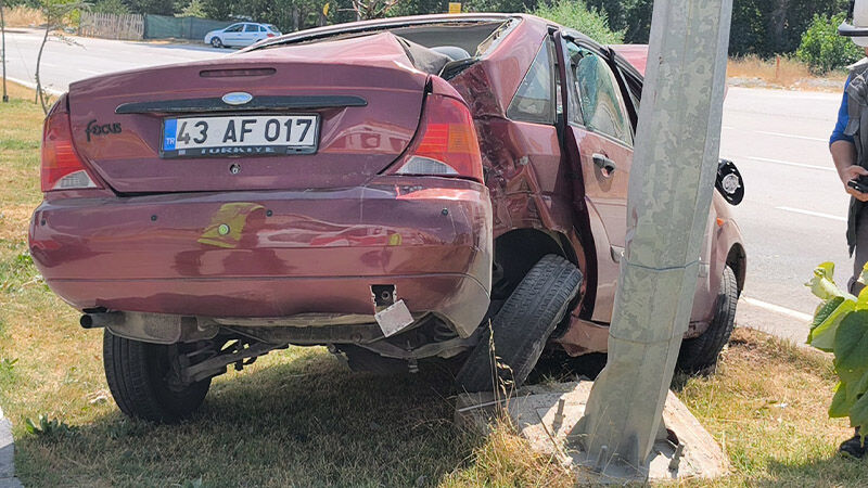 Kütahya’da Hız Ve Dikkatsizlik Kazaya Neden Oldu, 2 Yaralı (7)