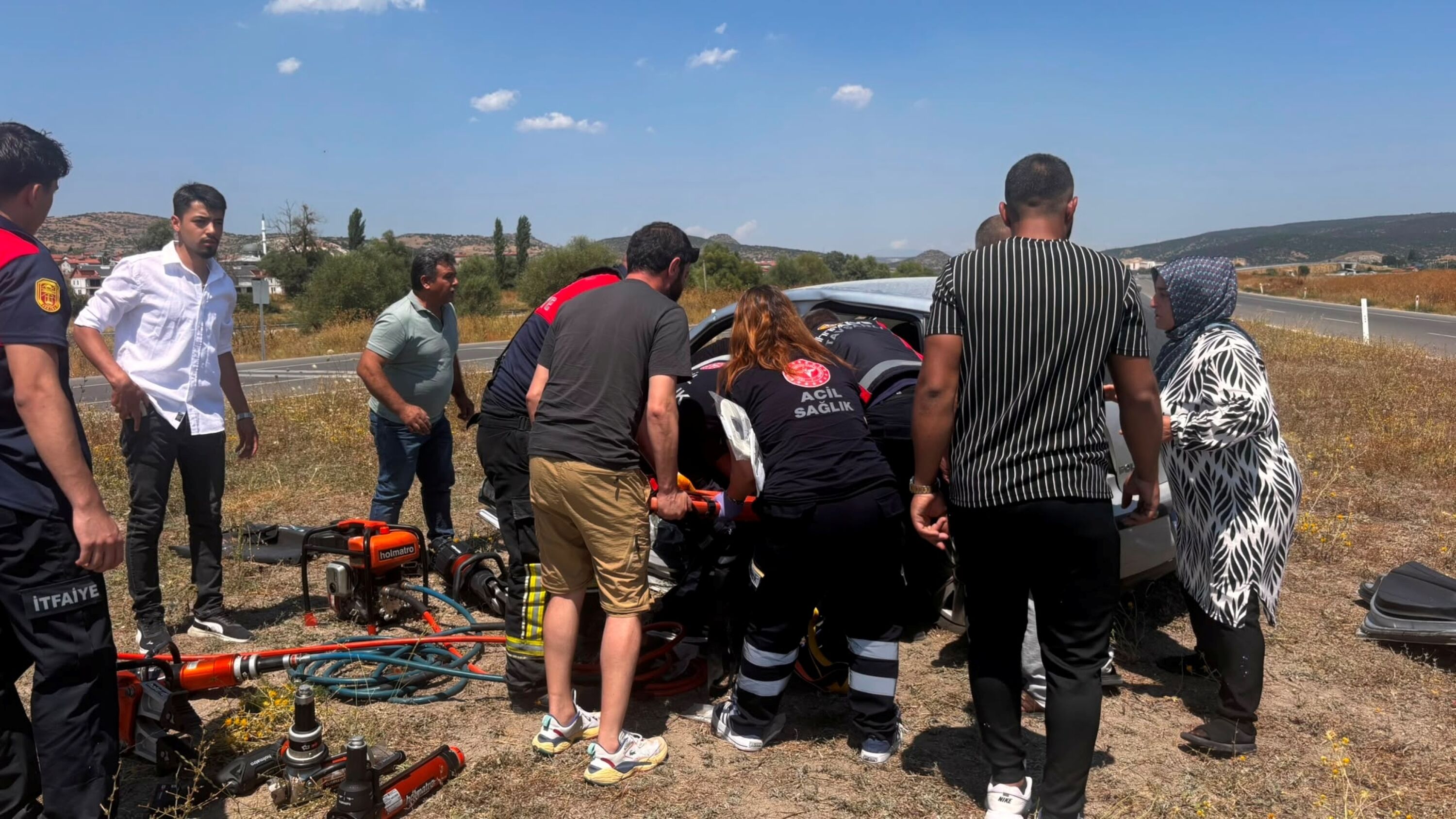 Kütahya’da Iki Otomobil Çarpıştı, Ölü Ve Yaralılar Var (5)