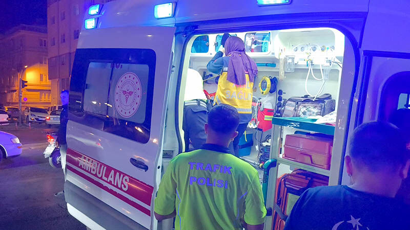 Kütahya’da Iki Otomobil Çarpıştı, Sürücüler Yaralı (7)