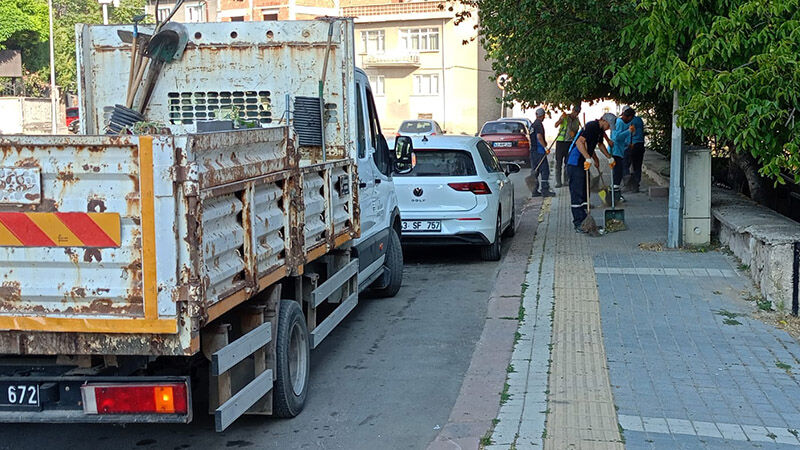 Kütahya’da Kaldırımlar Temizleniyor (1)