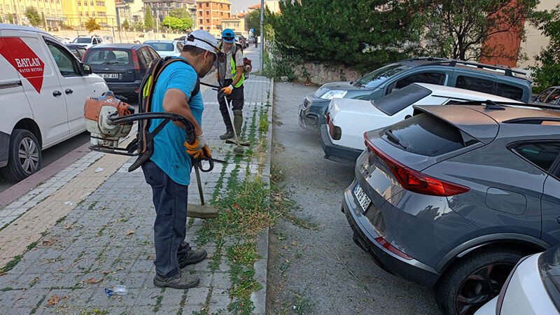 Kütahya’da Kaldırımlar Temizleniyor (3)