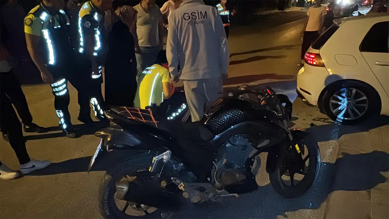 Kütahya’da Motosiklet Otomobile Çarptı, Sürücü Yaralı5