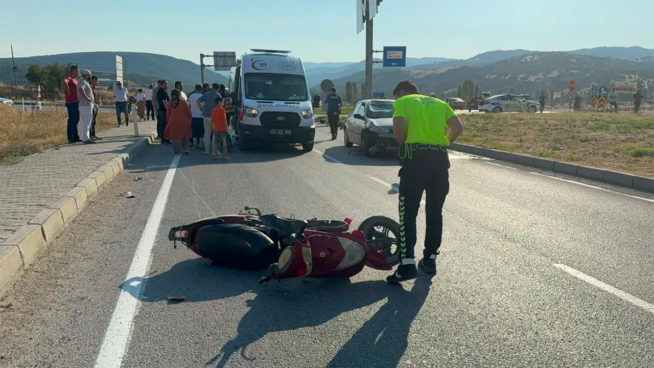 Kütahya'da Otomobil Elektrikli Bisiklete Çarptı, 1 Ölü3