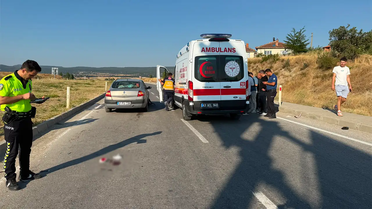 Kütahya'da Otomobil Elektrikli Bisiklete Çarptı, 1 Ölü4