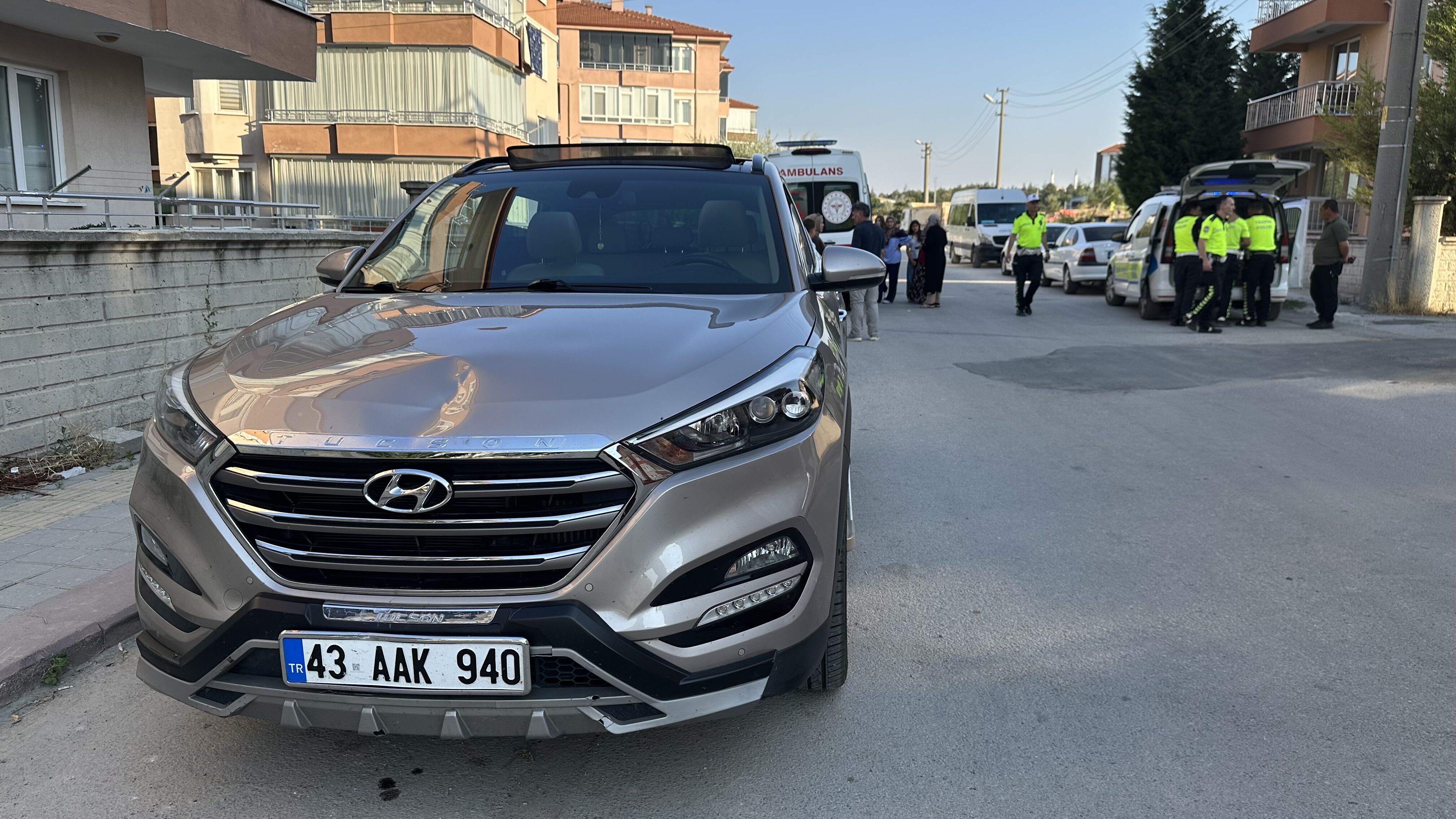 Kütahya’da Otomobil Elektrikli Bisiklete Çarptı, 2 Yaralı (1)-2