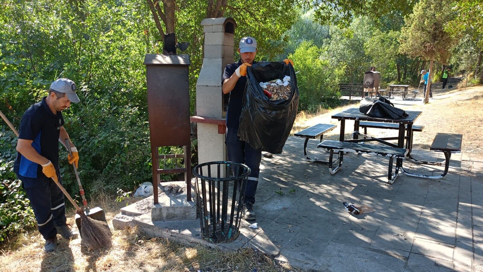 Kütahya’da Piknik Ve Mesire Alanlarında Temizlik Yapıldı (2)