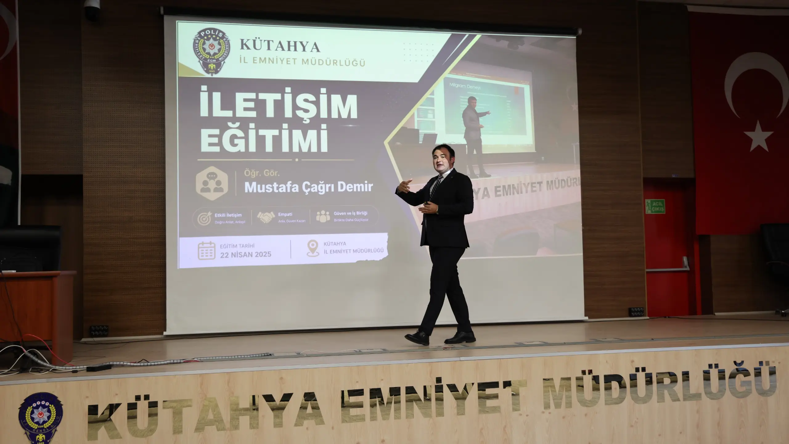Kütahya’da Polislere Etkili Iletişim Eğitimleri Sürüyor
