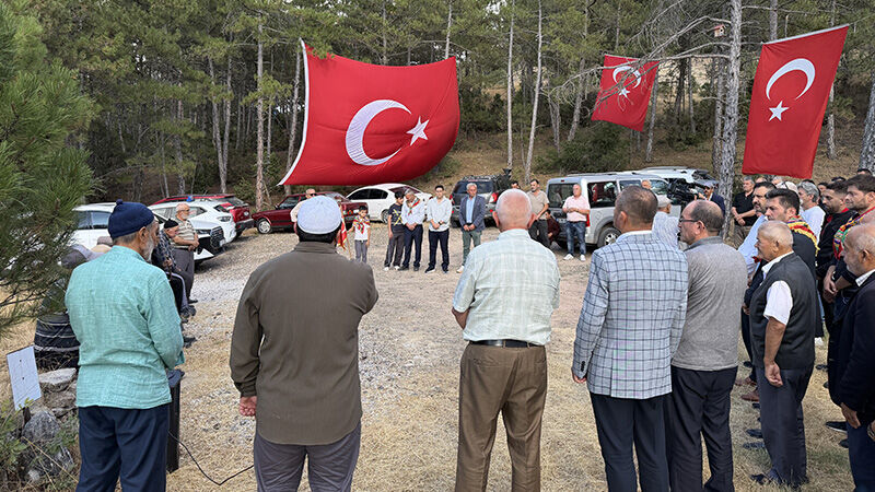 Kütahya’da Saru Batu Savcı Bey Kabri Başında Anıldı (4)