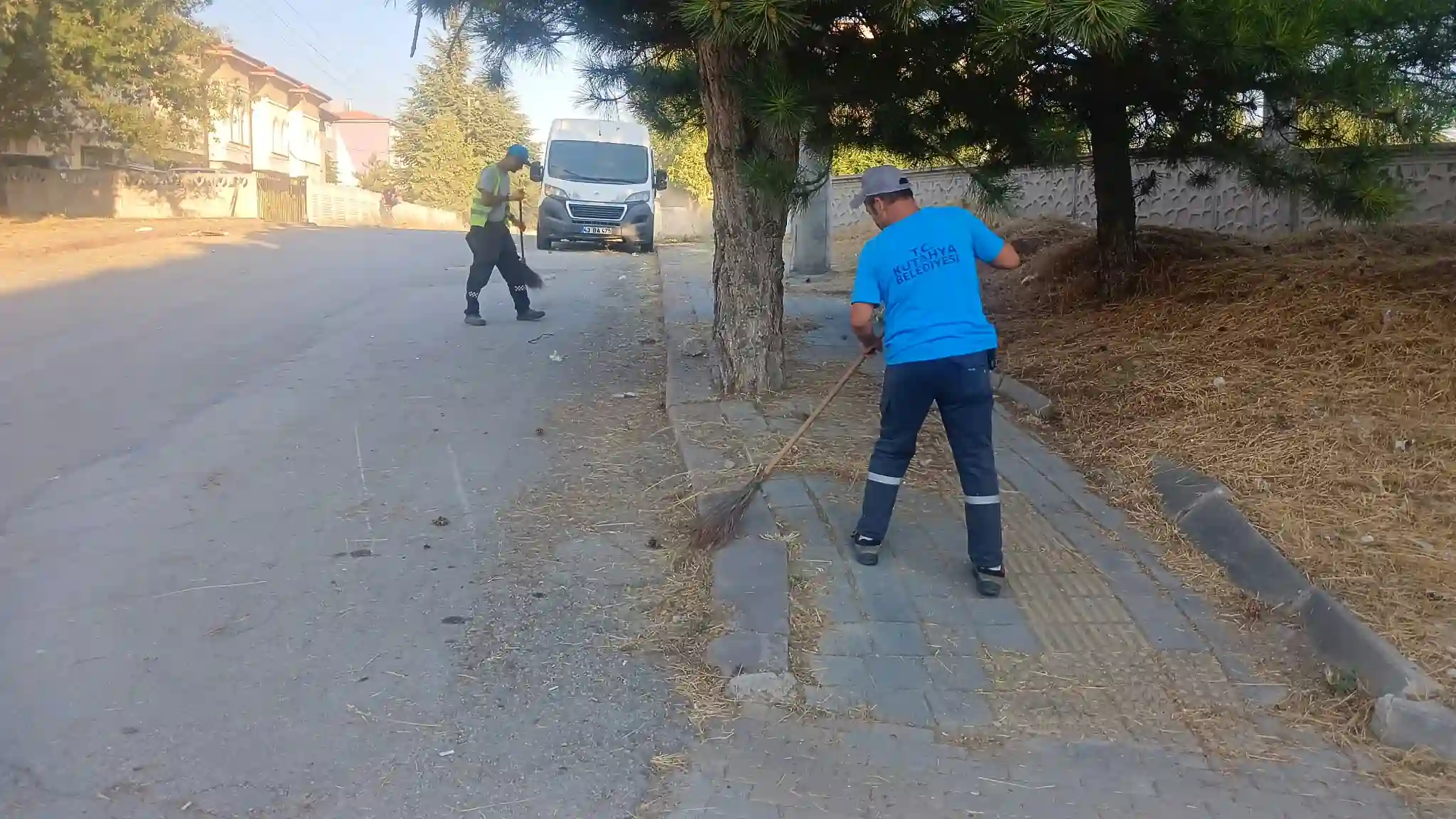 Kütahya’da Temizlik Ekiplerinden Ot Temizliği 2