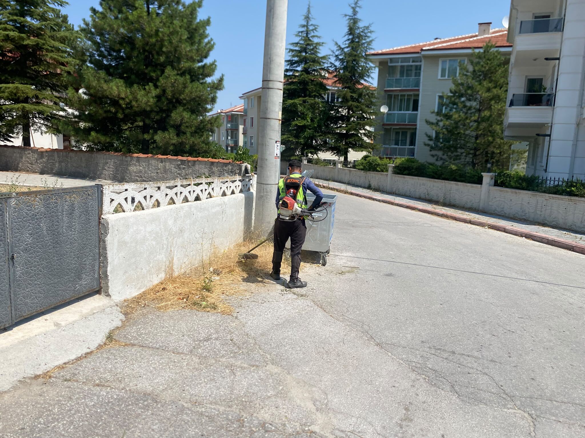 Kütahya’da Temizlik Ve Ot Biçme Çalışmaları Devam Ediyor (4)