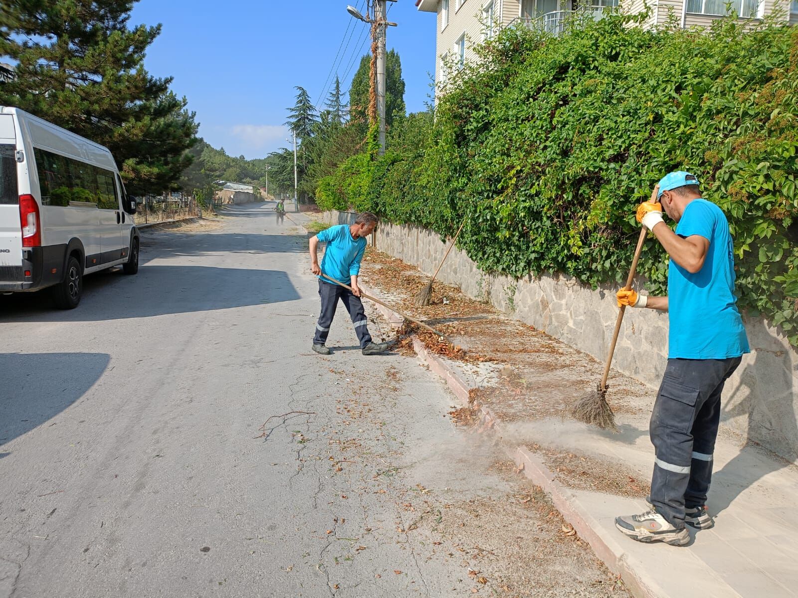 Kütahya’da Temizlik Ve Ot Biçme Çalışmaları Devam Ediyor (7)