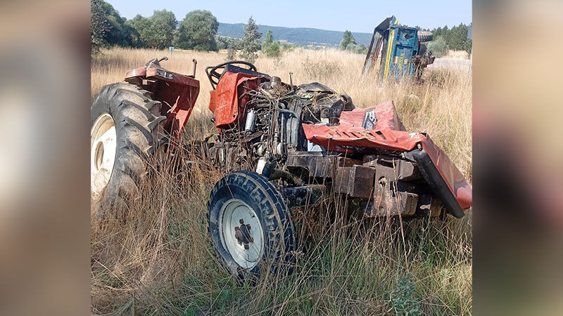 Kütahya'da Tır Traktöre Çarptı, Sürücü Öldü (2)-1