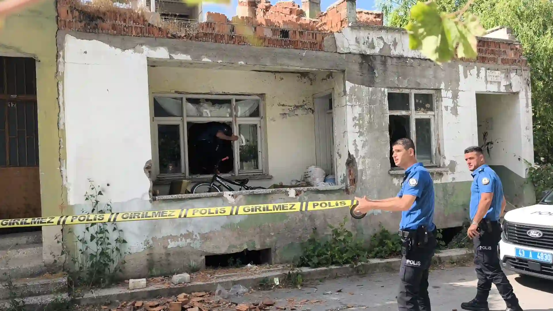 Kütahya’da Yüksekten Düşen Çocuk Yaralandı (3)