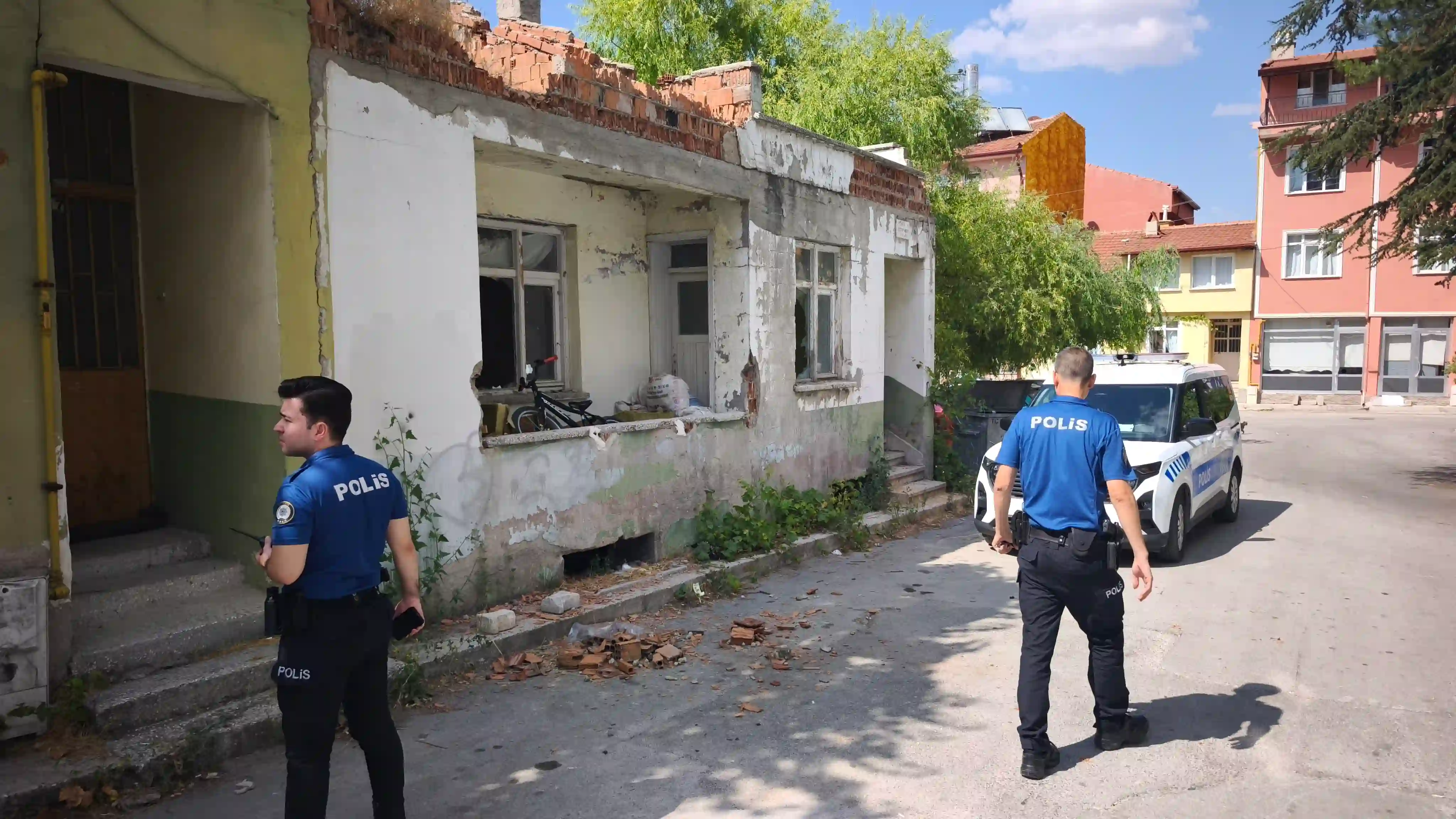 Kütahya’da Yüksekten Düşen Çocuk Yaralandı (9)
