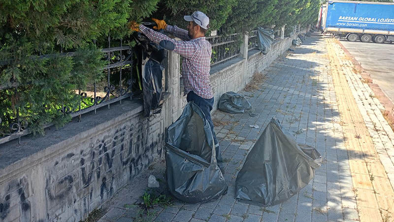 Kütahya’da Zafer Kalkınma Ajansı Çevresinde Temizlik Çalışması (2)