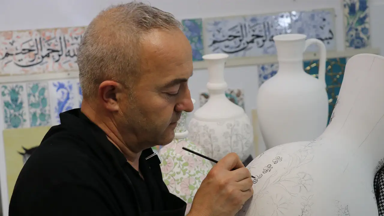 Kütahyalı Çini Ustası Geleneksel Motifleri Modern Dokunuşlarla Geleceğe Taşıyor5
