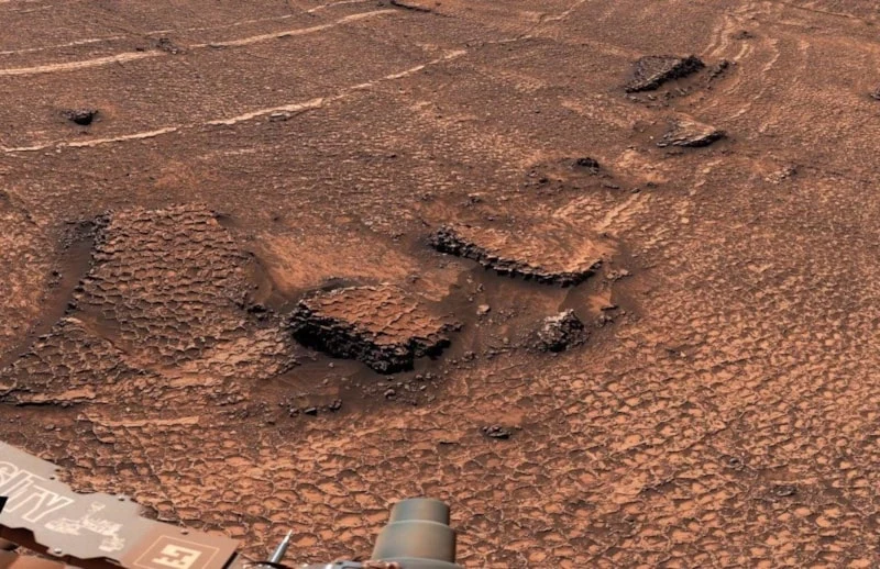 Mars'ta Şaşırtan Keşif Curiosity Çokgen Şekiller Buldu (3)
