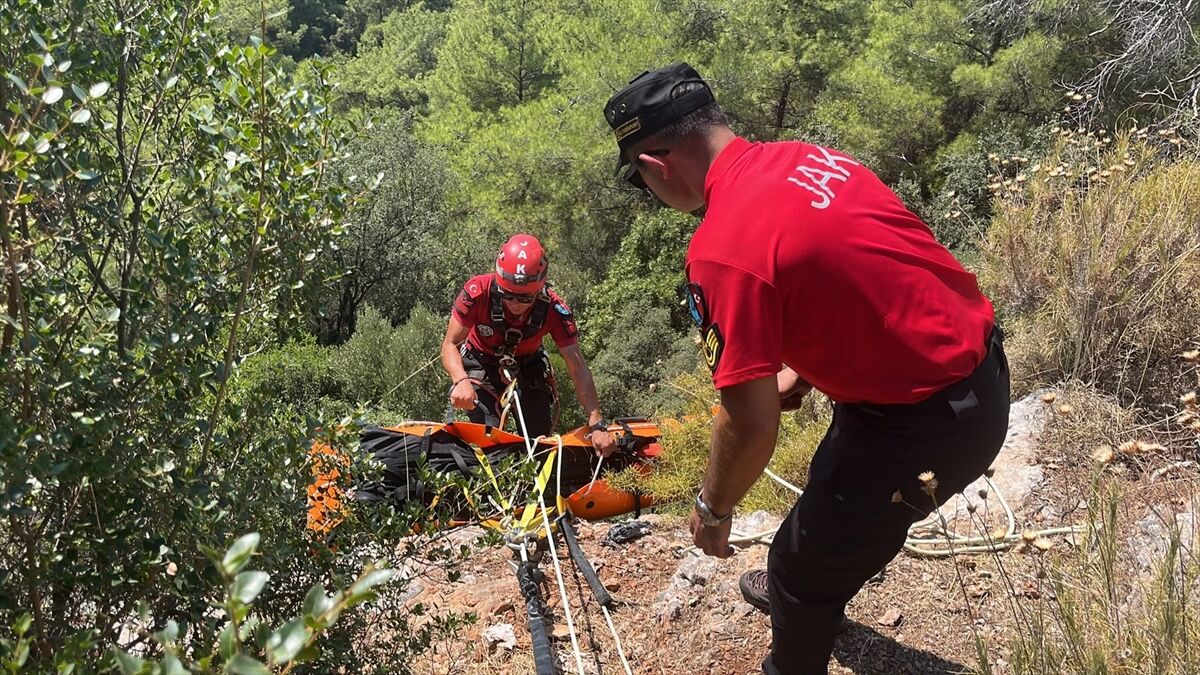 Muğla’da Ormanlık Alanda Bir Kişi Ölü Bulundu (4)