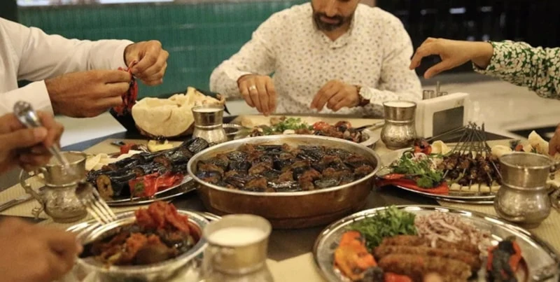 Turistler Türkiye'de En Çok Yeme Içmeye Harcadı1