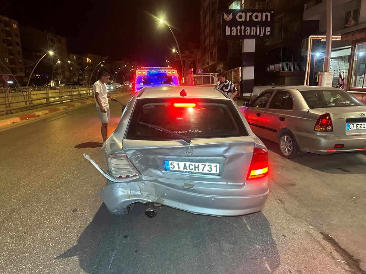 Uşak’ta Iki Otomobil Çarpıştı 2’Si Çocuk 6 Yaralı (1)