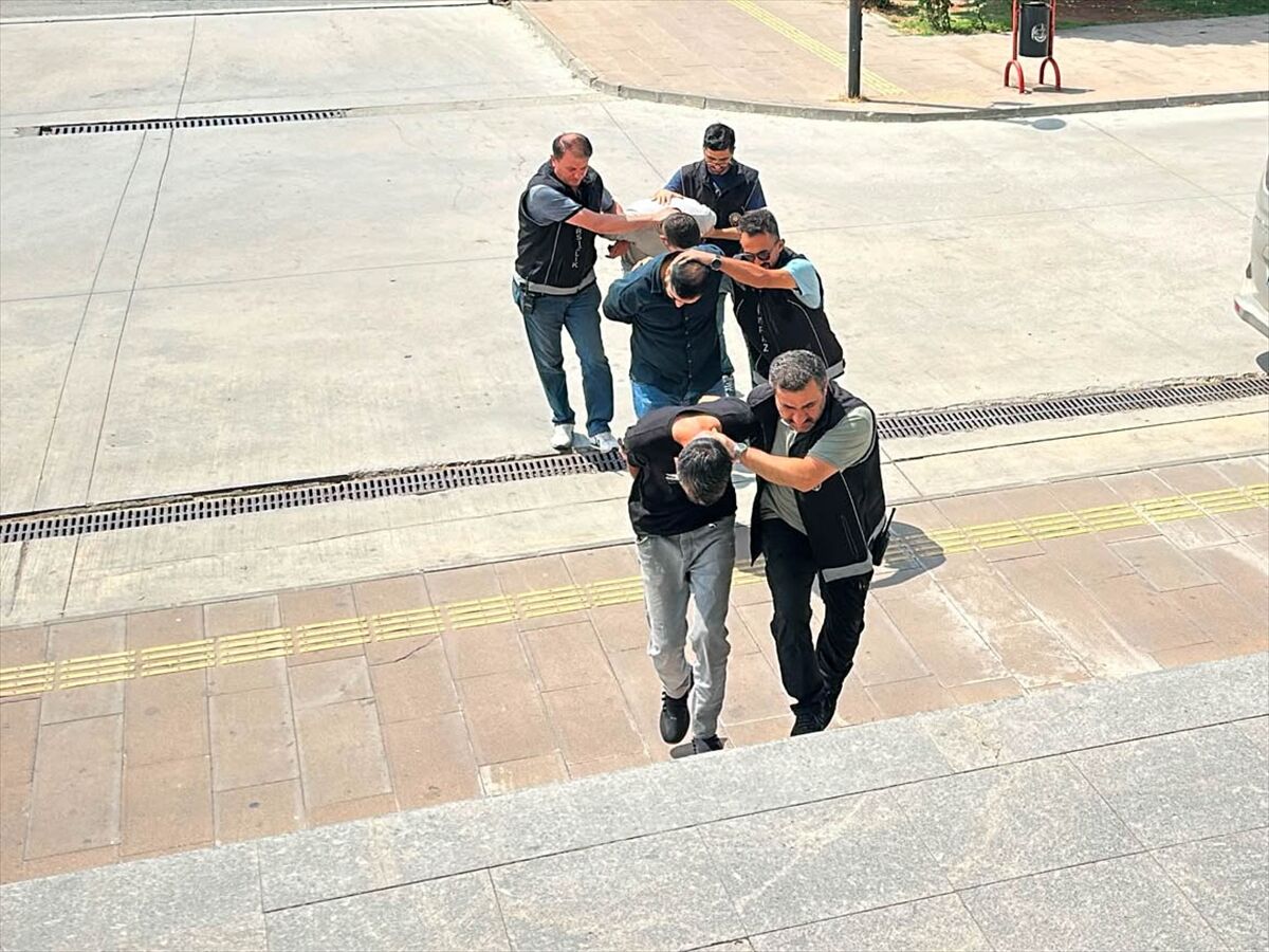 Uşak'ta Kuyumcu Soygunu 4 Şüpheli İstanbul'da Yakalandı (3)